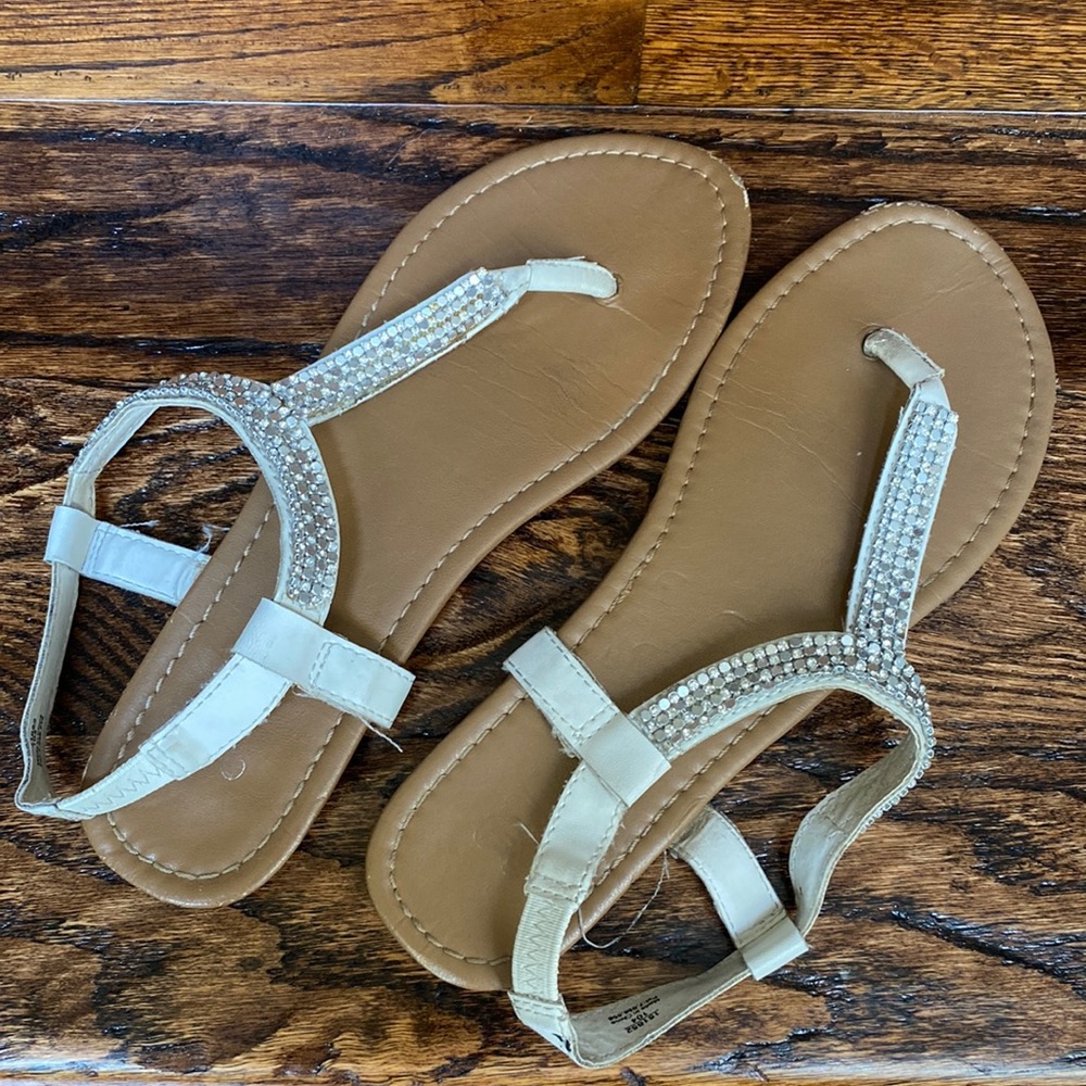 Womens Size 8 white and rhinestones sandals